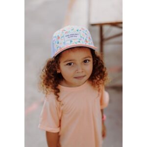 La Casquette Hello Kossy Enfant à Fleurs : Style Printanier pour les Petits Explorateurs